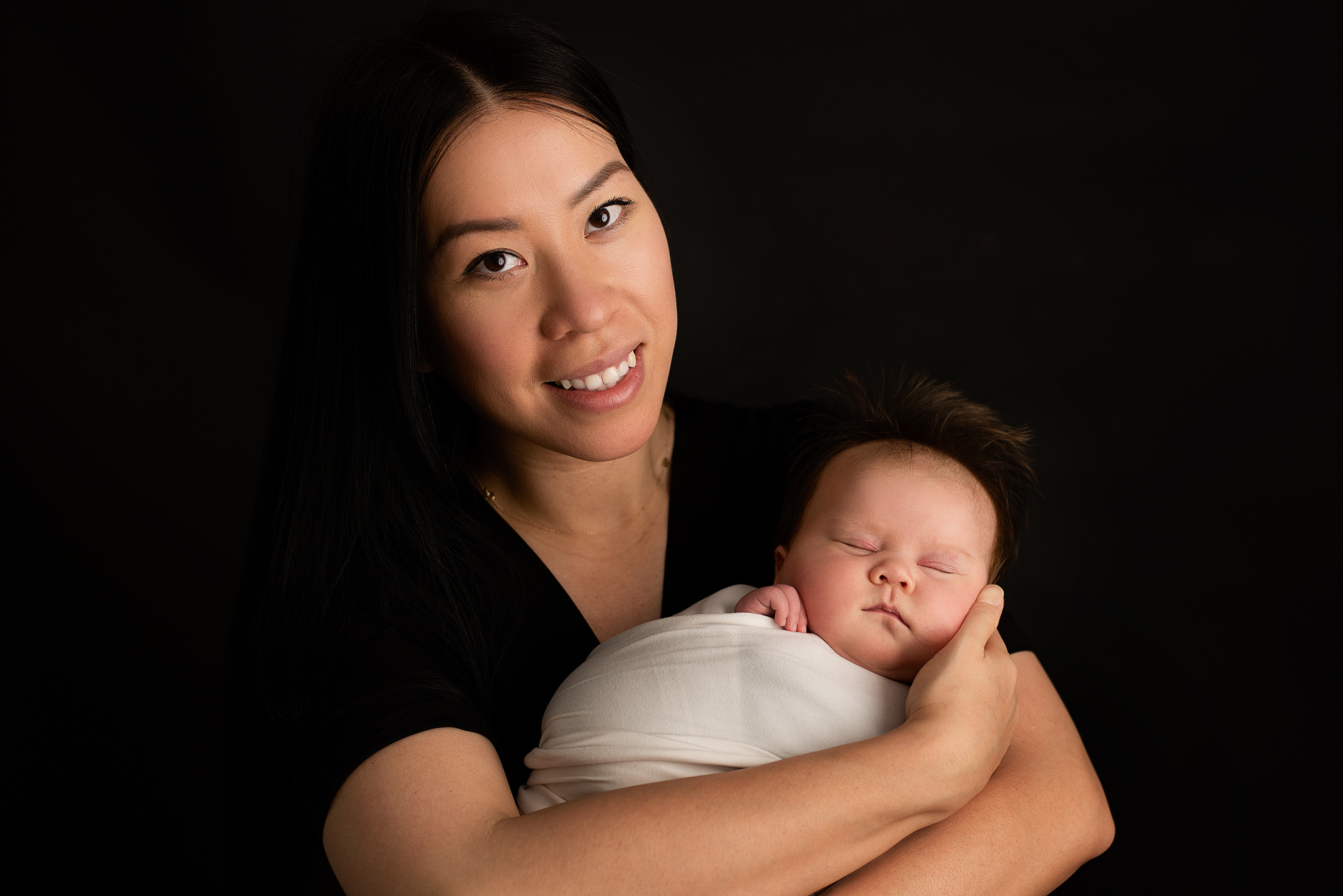 mom and newborn photography